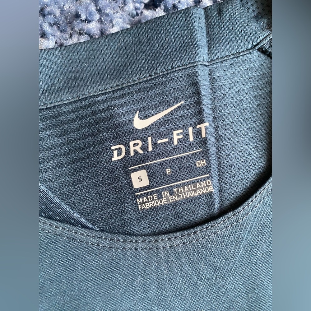 (SOLD) Nike Brazil 2018 Training Jersey Size Small - Picture 4 of 5
